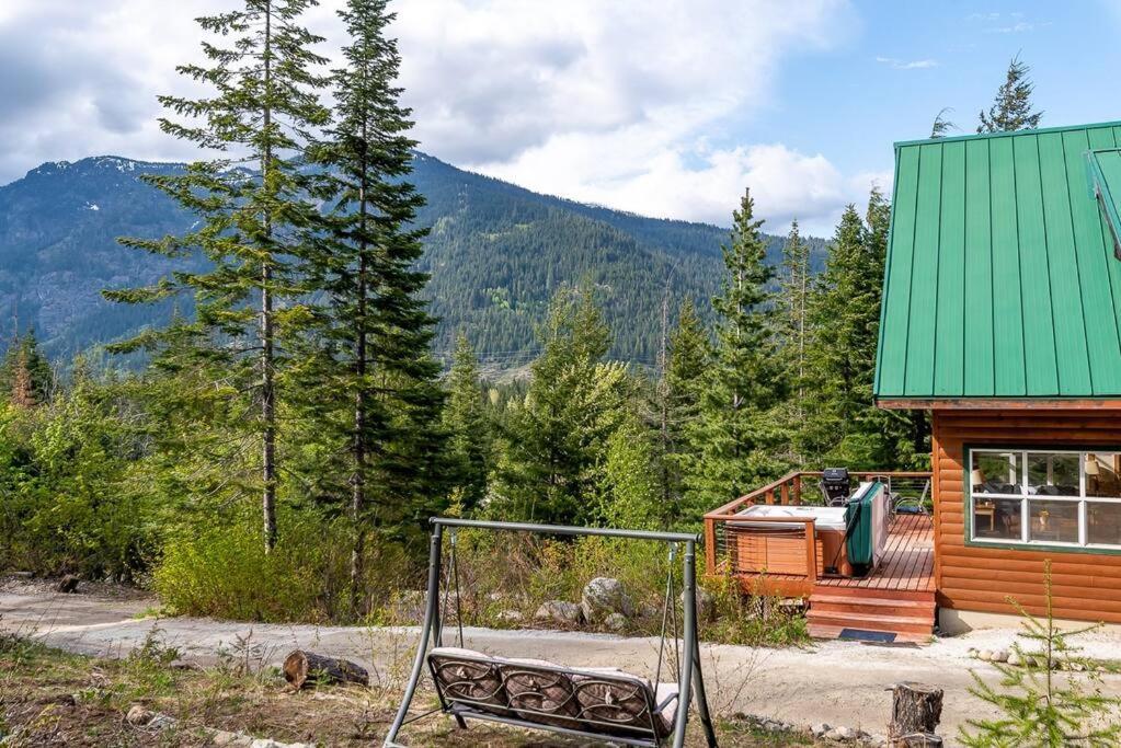 Hot Tub Cool Views: Roaring Creek Cabin Leavenworth Exterior photo