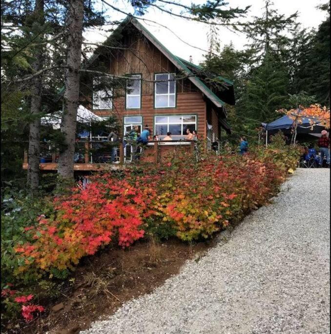Hot Tub Cool Views: Roaring Creek Cabin Leavenworth Exterior photo