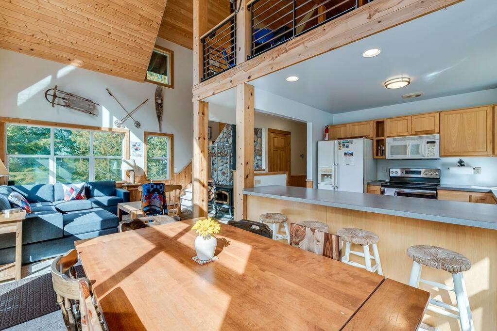Hot Tub Cool Views: Roaring Creek Cabin Leavenworth Exterior photo