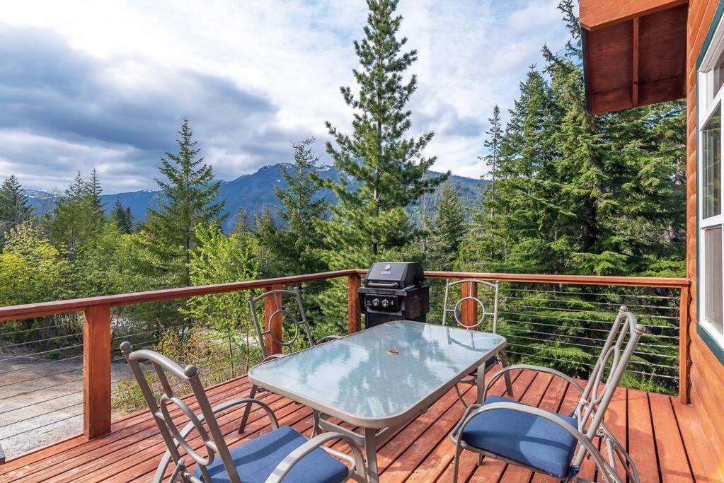Hot Tub Cool Views: Roaring Creek Cabin Leavenworth Exterior photo